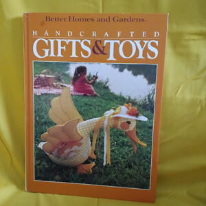 Better homes and gardens handcrafted gifts & toys (Better homes and gardens books), 9780696010101